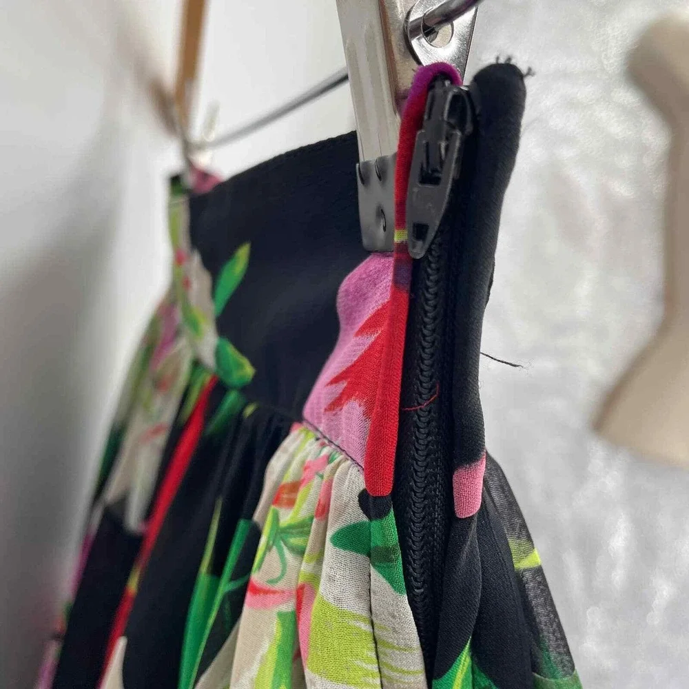 Vintage Gianni Petite Midi Skirt Women Medium‎ Black Floral Elastic Waist
